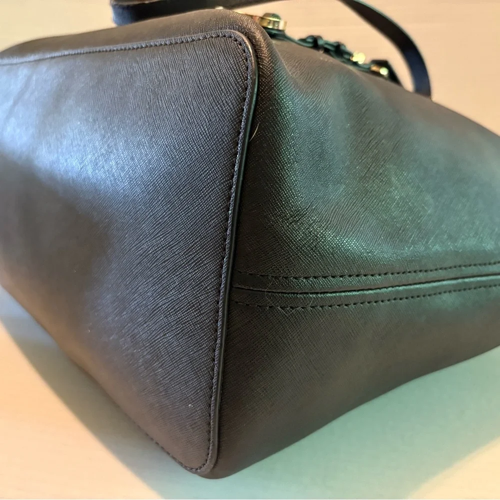 Michael Kors Black Tote Bag - Picture 9 of 12